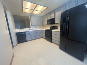5 Crystal Gate Common in Hayward, CA - Building Photo - Building Photo