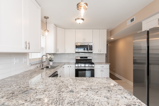 8729 W 73rd Pl, Unit 2 in Justice, IL - Foto de edificio - Building Photo