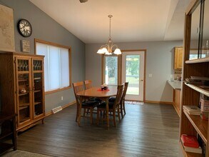 1120 Lewis Ave SW in Hutchinson, MN - Building Photo - Building Photo