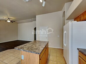 16151 W Latham St in Goodyear, AZ - Foto de edificio - Building Photo