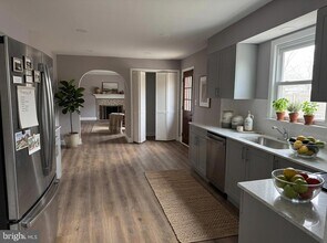 53 N Post Rd in West Windsor Township, NJ - Foto de edificio - Building Photo