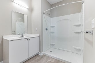 Masons Creek Flats in Mount Laurel, NJ - Building Photo - Building Photo