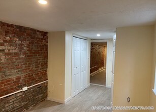 31 Chelsea St, Unit B in Boston, MA - Building Photo - Building Photo