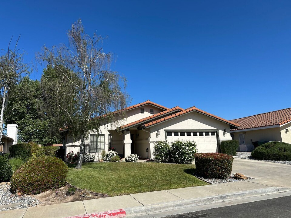925 Inverness Dr in Paso Robles, CA - Building Photo