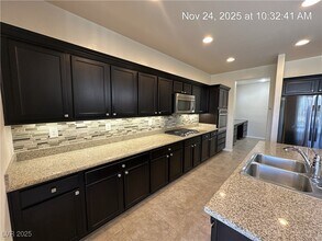 1000 Via Stellato St in Henderson, NV - Building Photo - Building Photo