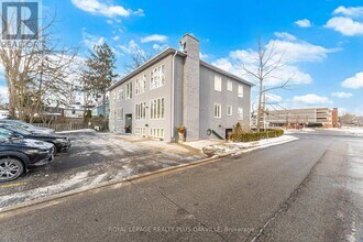 312 Reynolds St in Oakville, ON - Building Photo - Building Photo