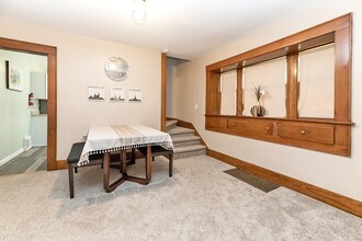 321 W Lapeer St in Lansing, MI - Foto de edificio - Building Photo