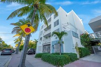 331 Collins Ave, Unit 205 in Miami Beach, FL - Building Photo - Building Photo