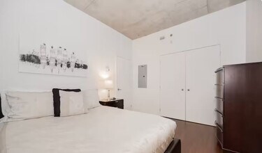 1238 Rue Ste-Élisabeth in Montréal, QC - Building Photo - Building Photo