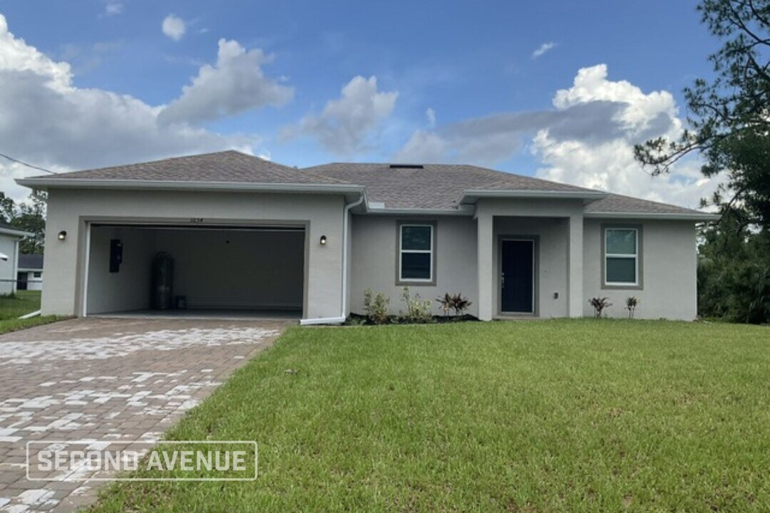 1654 Russellville St in North Port, FL - Building Photo