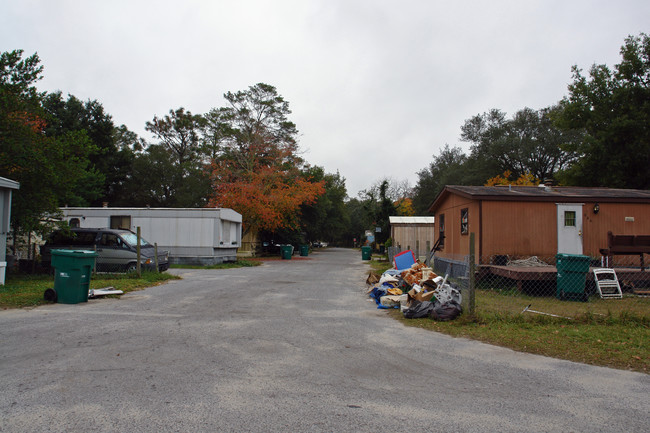 Capri Commons Mobile Home Park in Fort Walton Beach, FL - Building Photo - Building Photo