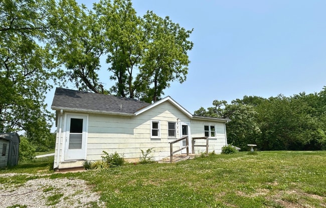 property at 903 W 4th St N