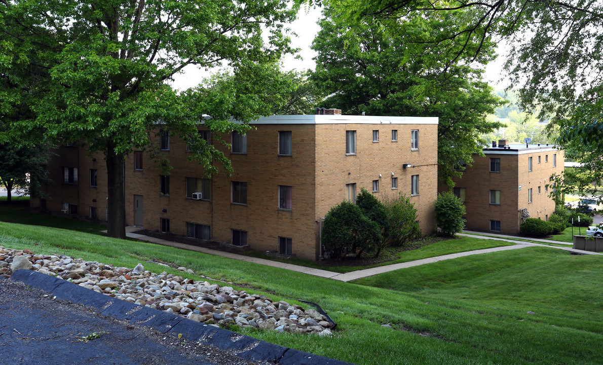 Brittain Woods in Akron, OH - Building Photo