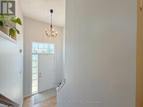 2280 Baronwood Dr in Oakville, ON - Building Photo - Building Photo