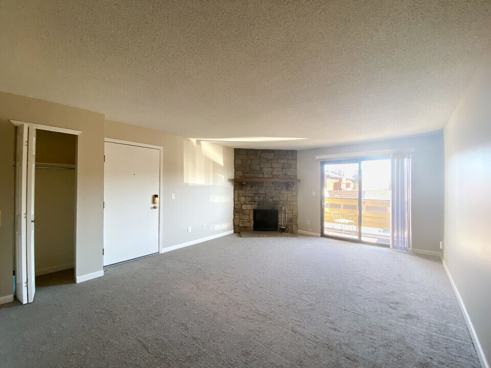 430 Zang St, Unit Reduced price, Remodeled! in Lakewood, CO - Foto de edificio