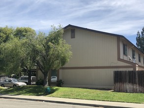 1950 Manor Pl in Fairfield, CA - Foto de edificio - Building Photo