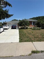 417 Quigley Rd in Hamilton, ON - Building Photo