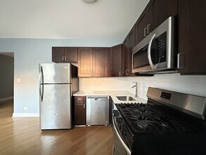 1644 W Pratt Blvd in Chicago, IL - Building Photo - Building Photo