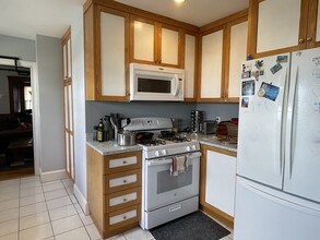 38 Ten Hills Rd, Unit 2 in Somerville, MA - Building Photo - Building Photo