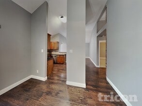 725 Rawlins Dr in Lancaster, TX - Foto de edificio - Building Photo