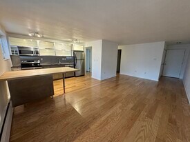 75 Emerson St, Unit 106 in Denver, CO - Building Photo