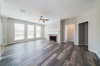 4525 Shady Hollow Dr in Fort Worth, TX - Building Photo - Building Photo