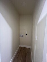 5735 Kenilwood Dr in Houston, TX - Building Photo - Building Photo