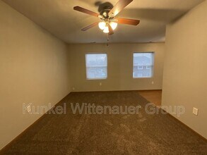 1810 Jamestown Rd in Swansea, IL - Foto de edificio - Building Photo