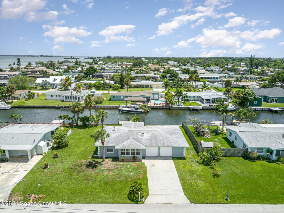 1655 Wavecrest St in Merritt Island, FL - Building Photo