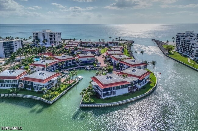 property at 2258 Gulf Shore Blvd N