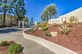 Summit La Crescenta in La Crescenta, CA - Foto de edificio - Building Photo