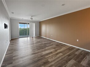 8451 Kingbird Loop in Ft. Myers, FL - Foto de edificio - Building Photo