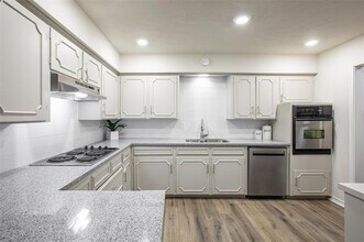 9120 Villa Park Cir in Dallas, TX - Foto de edificio - Building Photo