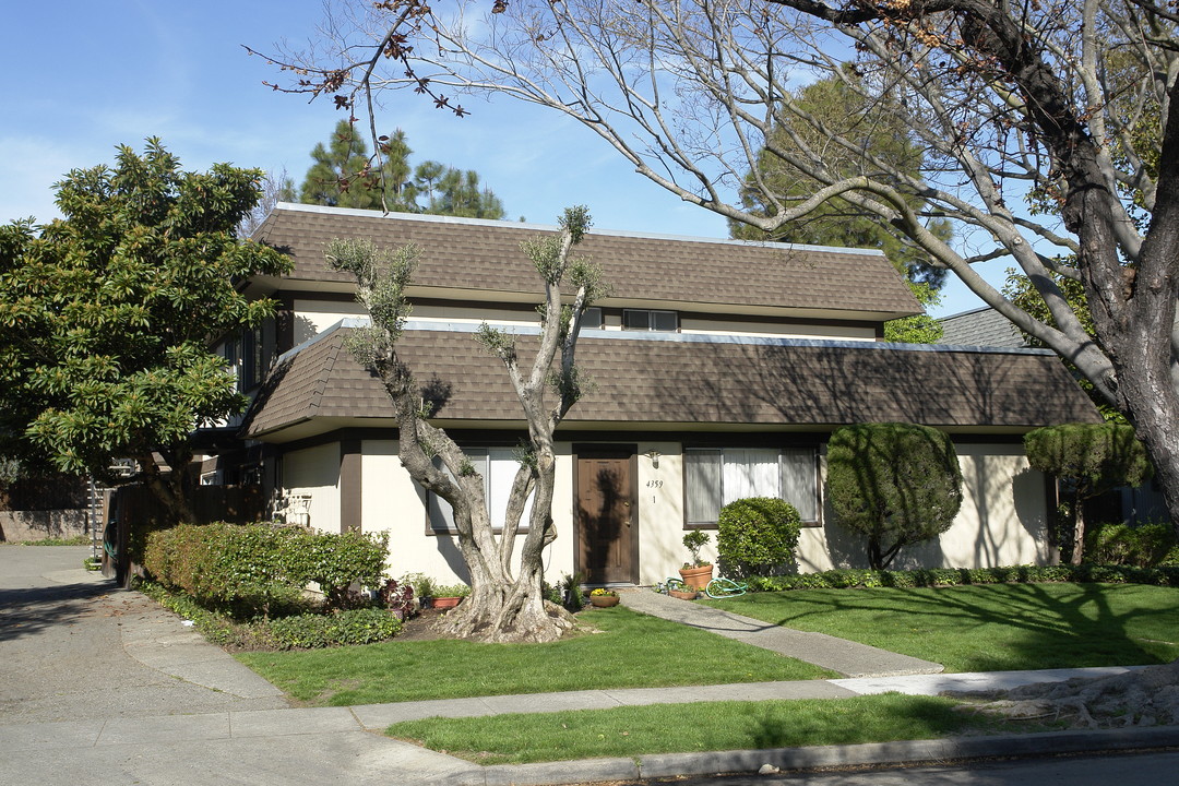 4359 Fairlands Dr in Pleasanton, CA - Foto de edificio