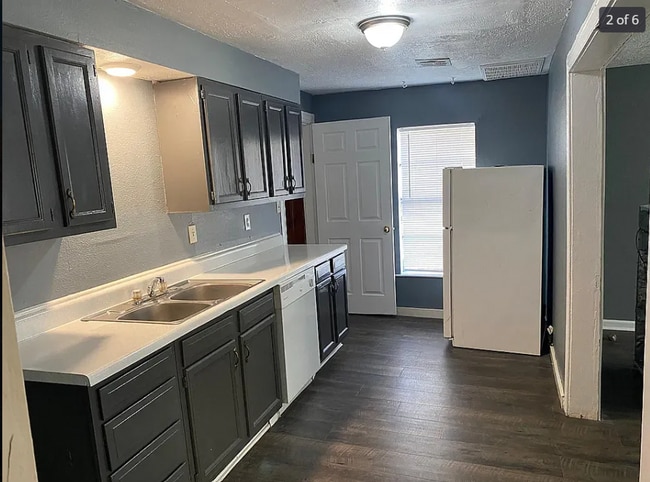1185 Oregon Ave in Beaumont, TX - Building Photo - Building Photo