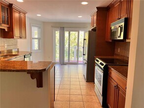 33 Starr Dr W in Narragansett, RI - Building Photo - Building Photo