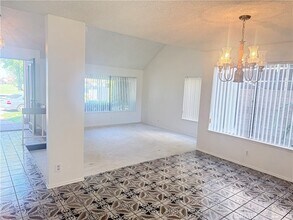 46 Christamon W in Irvine, CA - Building Photo - Building Photo