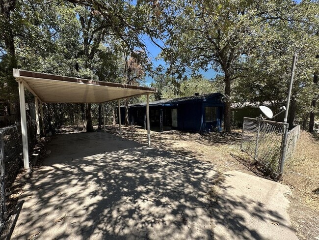 636 Lakeshore Dr in Seven Points, TX - Building Photo - Building Photo