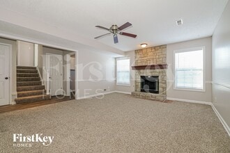 409 Sandra Ln, Unit 0619 in Belton, MO - Foto de edificio - Building Photo