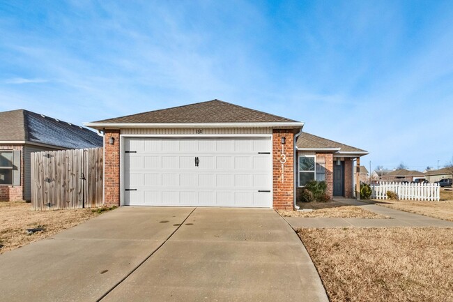 1311 S Scissortail Ln in Fayetteville, AR - Building Photo - Building Photo