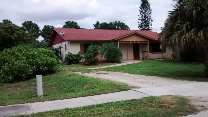 122 W Perry Ln in Englewood, FL - Foto de edificio