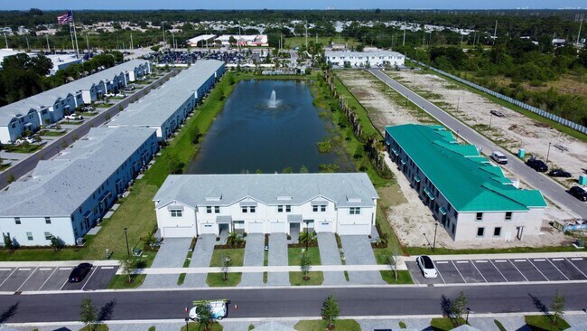 475 Salisbury Cir in Fort Pierce, FL - Building Photo - Building Photo