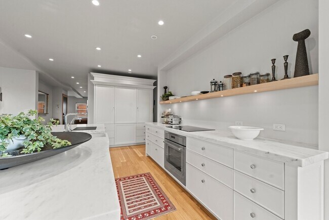 344 Tappan St in Brookline, MA - Building Photo - Building Photo