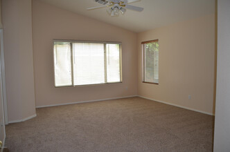 6773 W Quail Ave in Glendale, AZ - Foto de edificio - Building Photo
