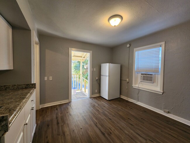 1214 S Ridgewood Ave in Daytona Beach, FL - Building Photo - Building Photo