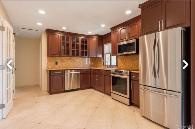 171 Roslyn Rd in Mineola, NY - Building Photo - Building Photo