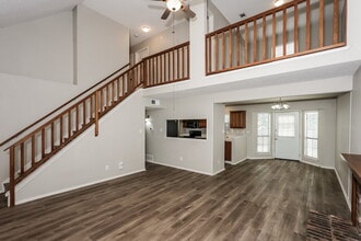 2216 Crestmeadow St in Denton, TX - Building Photo - Building Photo