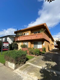 3748 Westwood Blvd in Los Angeles, CA - Foto de edificio - Building Photo