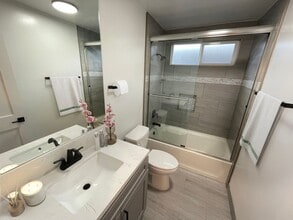 4232 Lindblade Dr in Los Angeles, CA - Building Photo - Building Photo