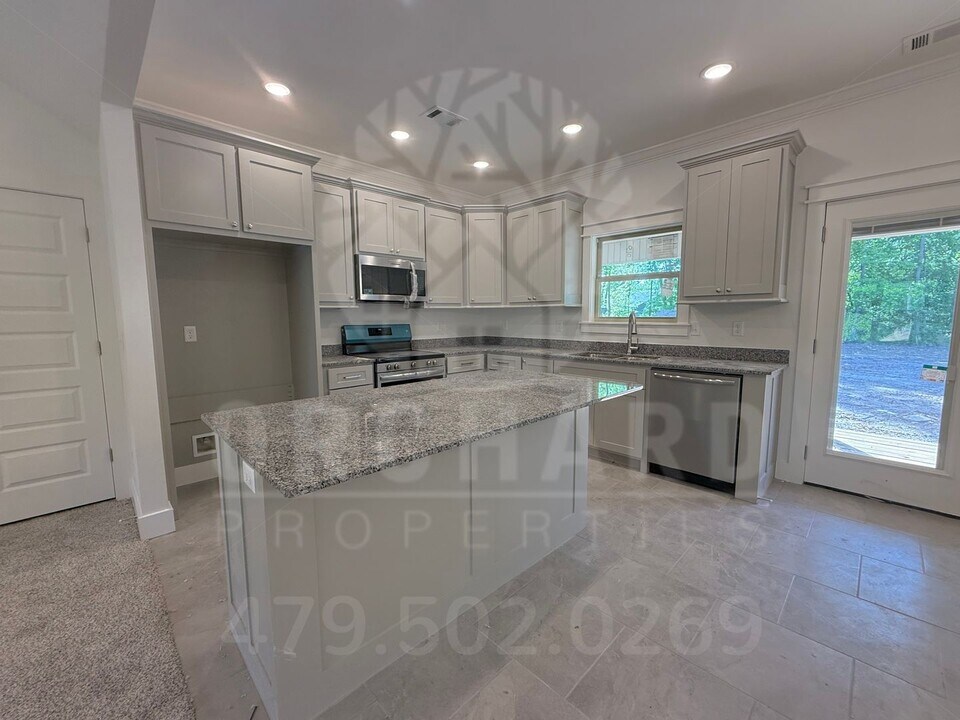 11 Birsay Cir in Bella Vista, AR - Building Photo
